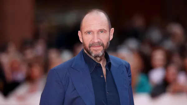Ralph Fiennes. Kredit imej Daniele Venturelli/WireImage.
